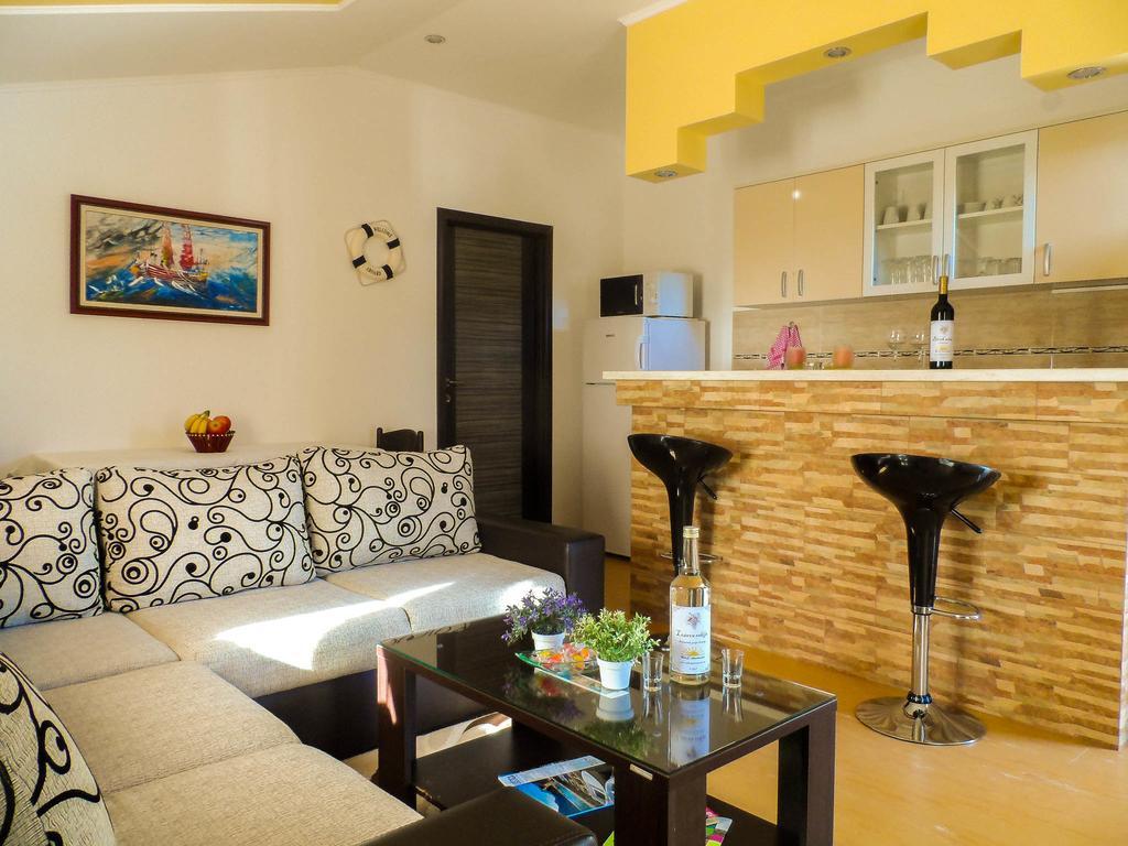 Apartments Miles ウトイェハ エクステリア 写真